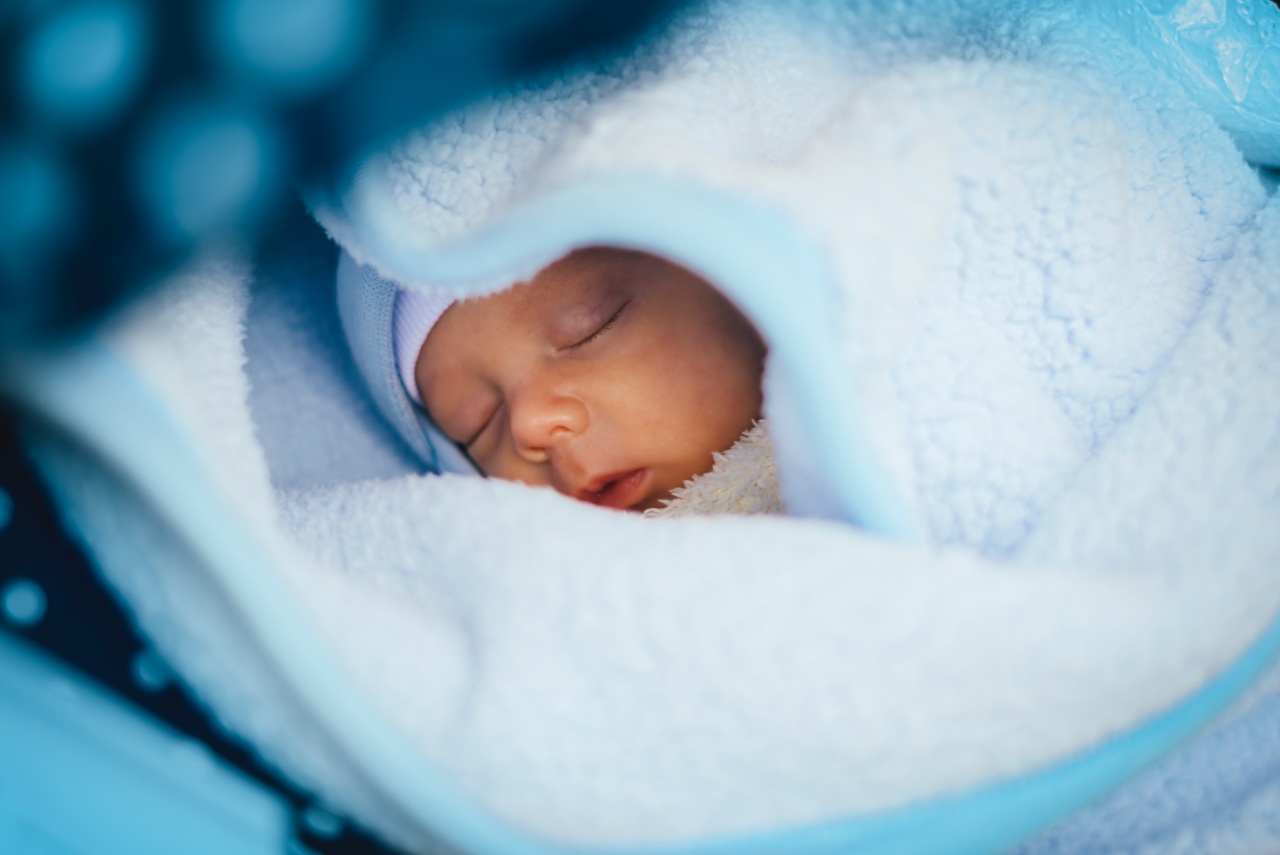 К чему снится ребенок новорожденный мальчик женщине. Фото нового нарождающегося месяца. Фото младенца мальчика в гнездышке. Ребёнок уже почти родился.